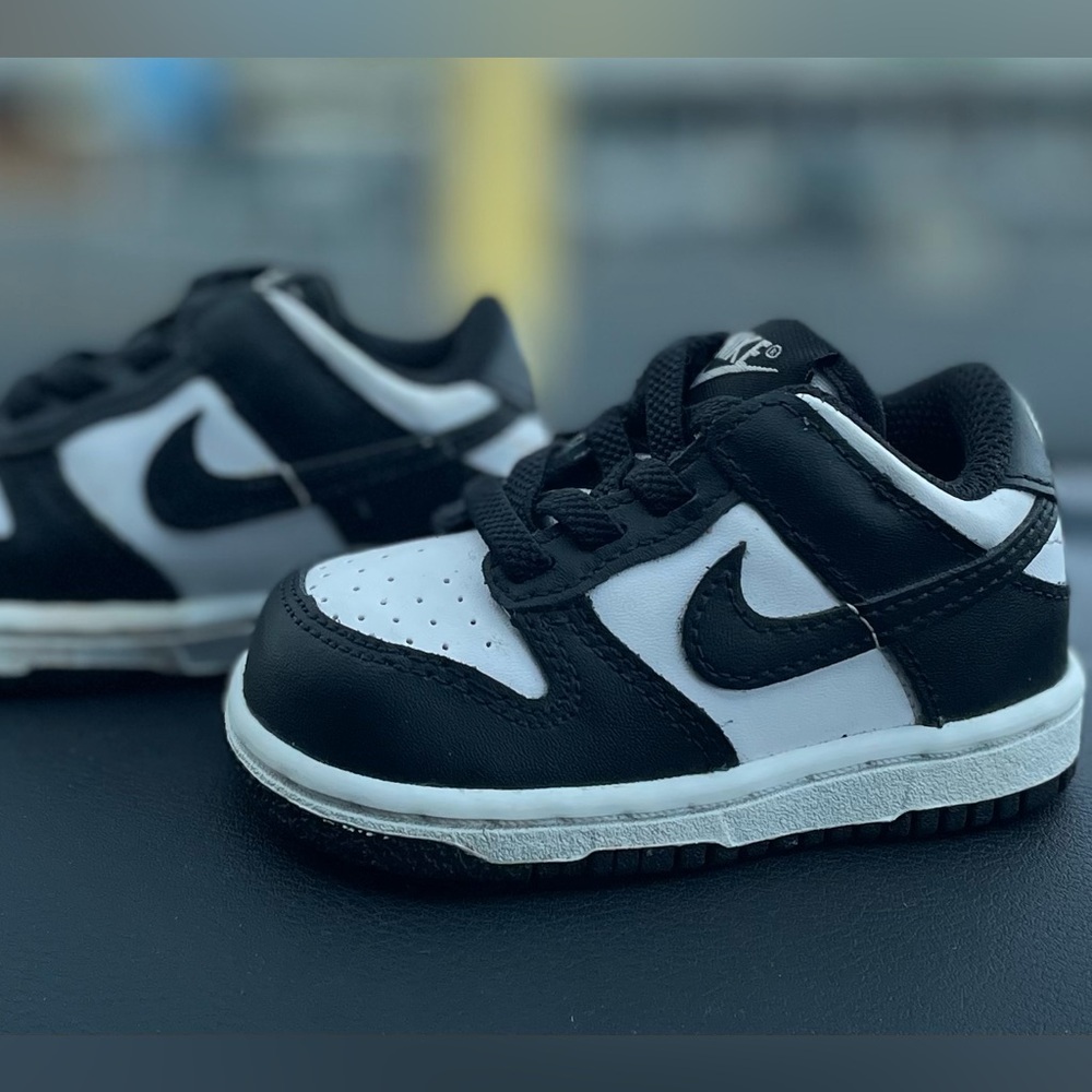 Baby Nike dunks blk white 3.5